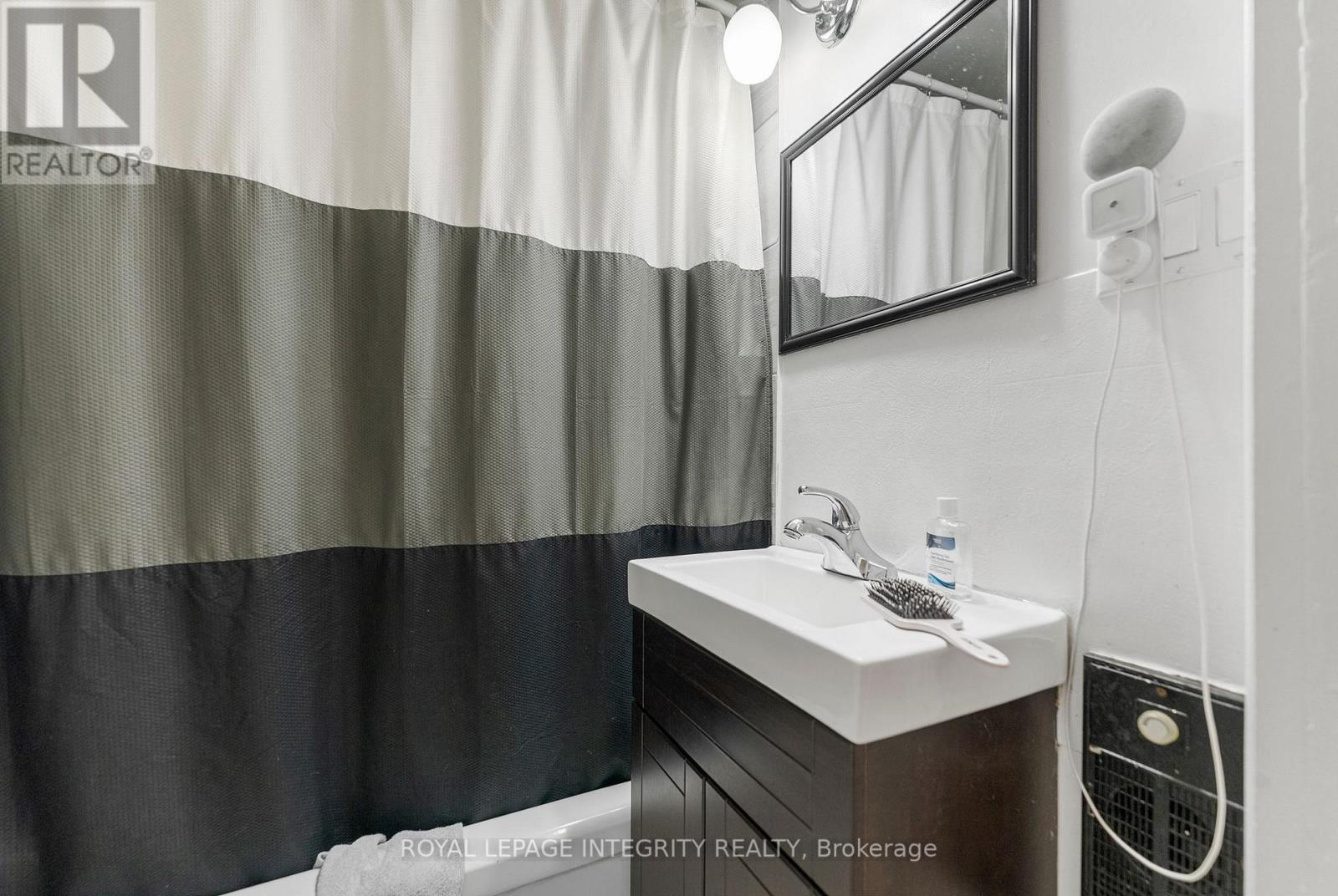 228-232 Raglan Street S, Renfrew, ON