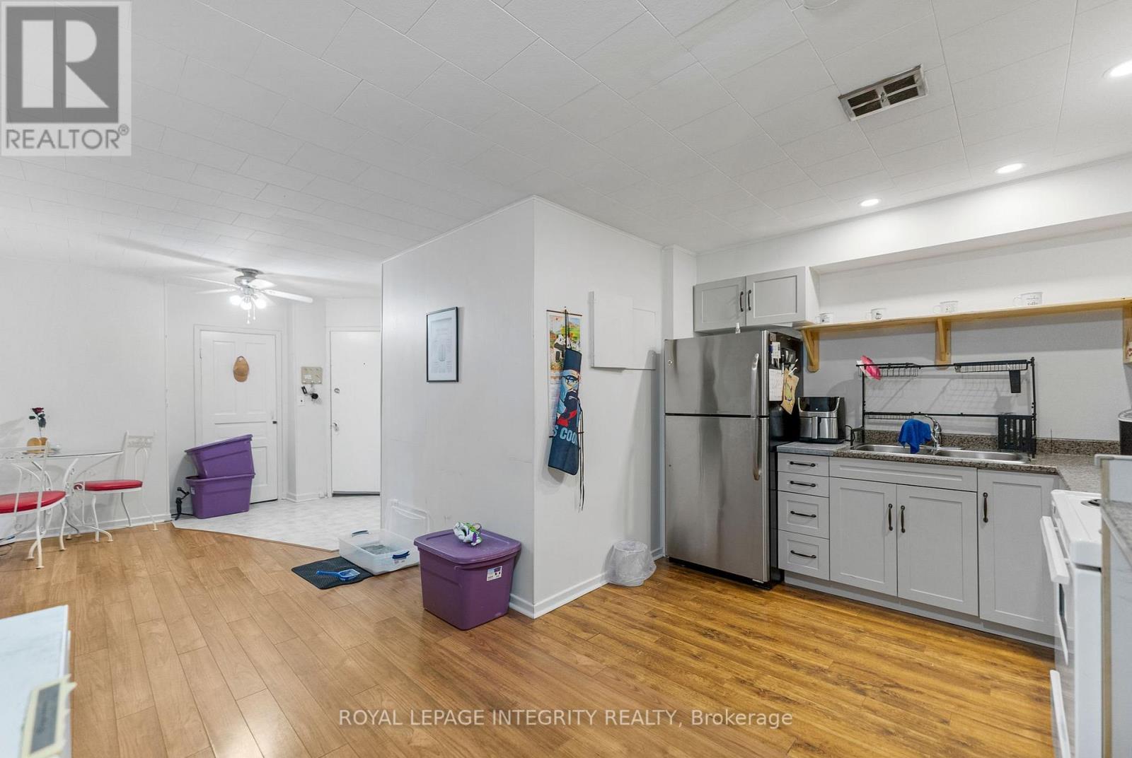 228-232 Raglan Street S, Renfrew, ON