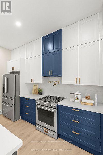 858 William Street, London East (East B), ON - Indoor Photo Showing Kitchen With Upgraded Kitchen