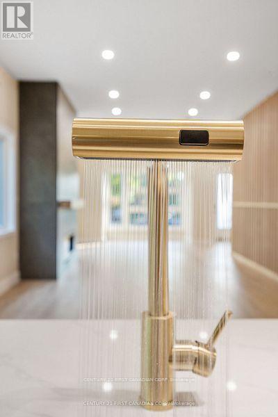 858 William Street, London East (East B), ON - Indoor