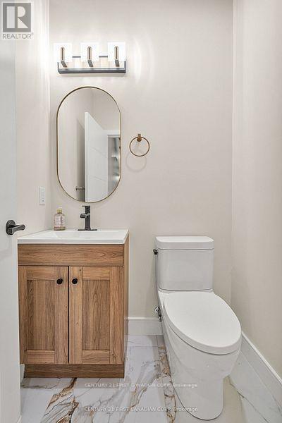 858 William Street, London East (East B), ON - Indoor Photo Showing Bathroom