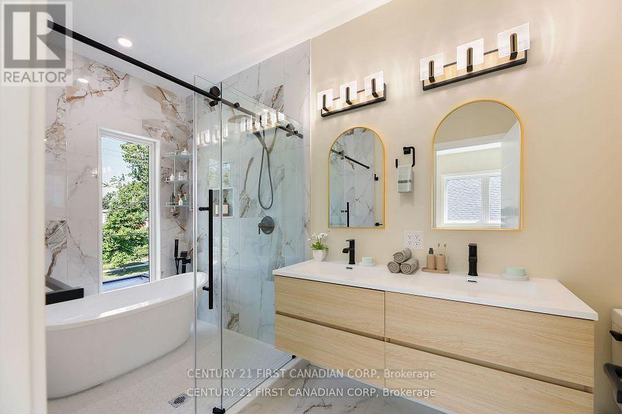 858 William Street, London East (East B), ON - Indoor Photo Showing Bathroom