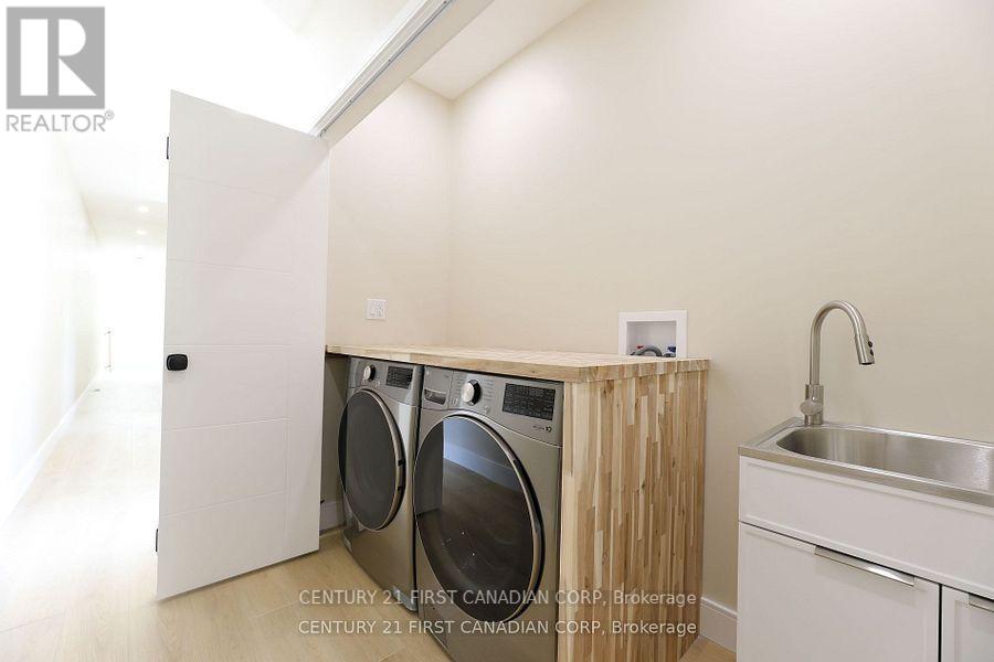 858 William Street, London East (East B), ON - Indoor Photo Showing Laundry Room