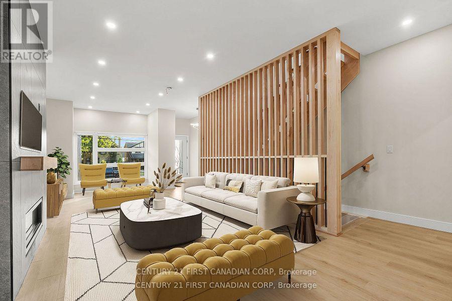 858 William Street, London East (East B), ON - Indoor Photo Showing Living Room