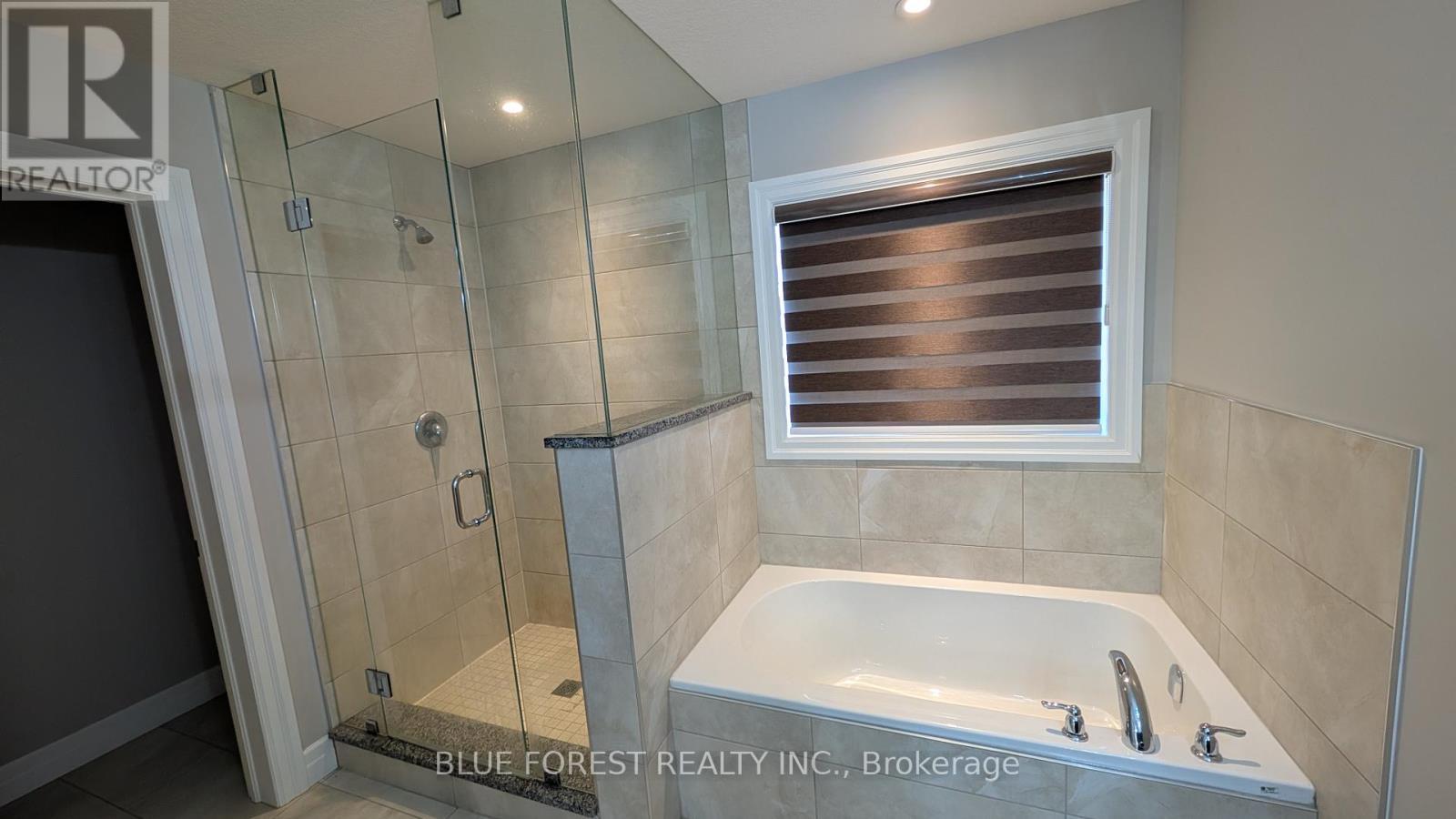 2926 Turner Crescent, London South (South U), ON - Indoor Photo Showing Bathroom