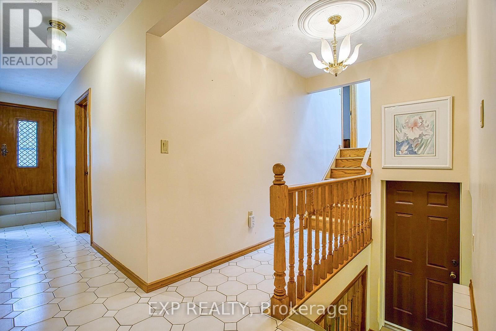 633 Rosseau Road, Hamilton, ON - Indoor Photo Showing Other Room