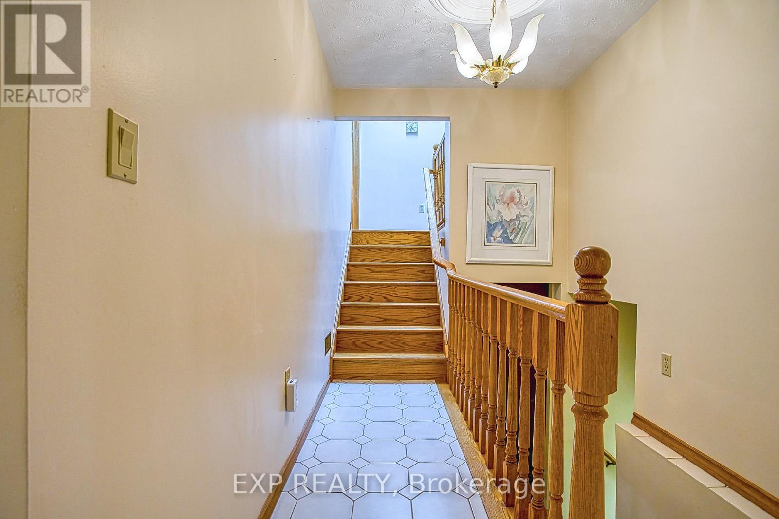 633 Rosseau Road, Hamilton, ON - Indoor Photo Showing Other Room