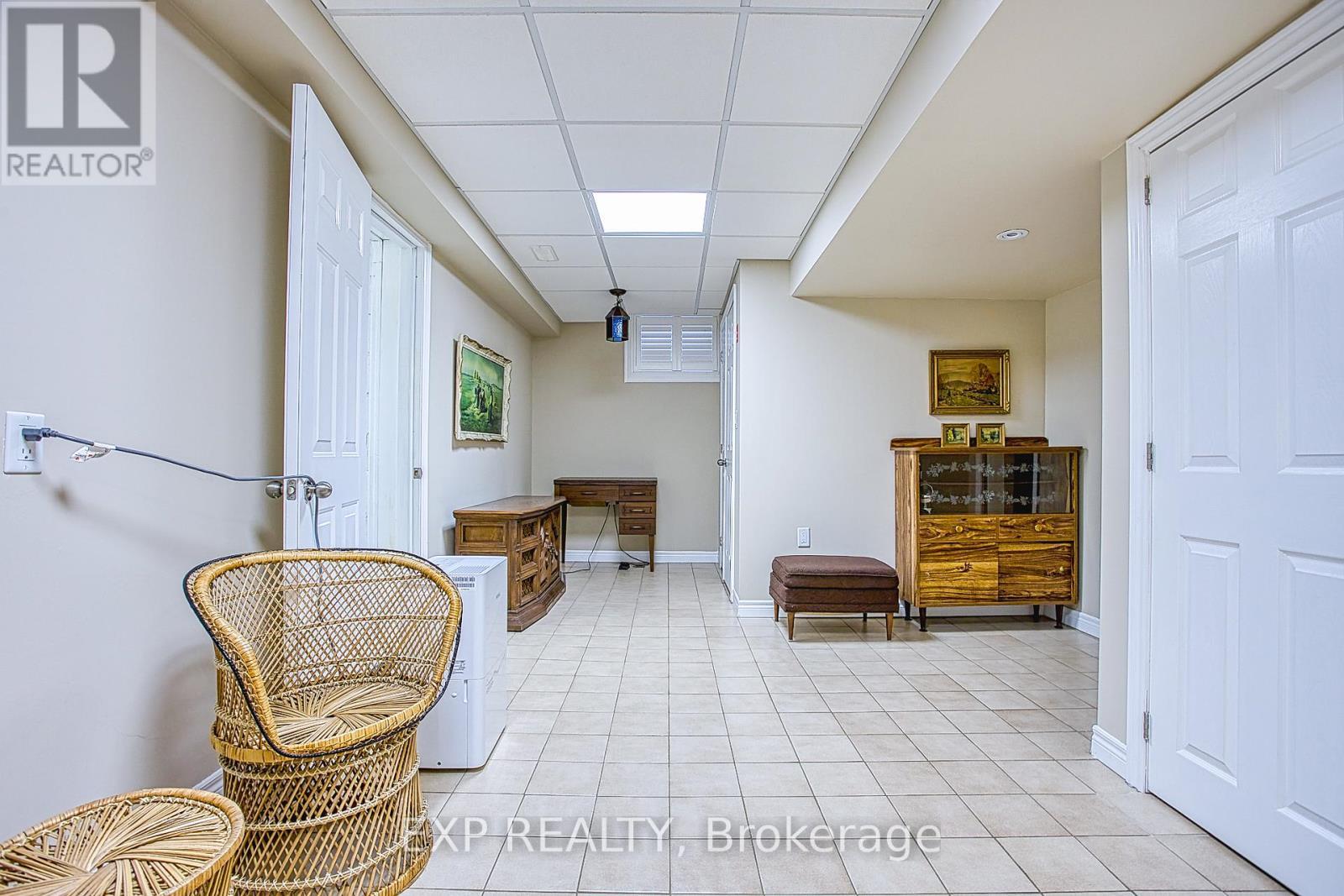 633 Rosseau Road, Hamilton, ON - Indoor