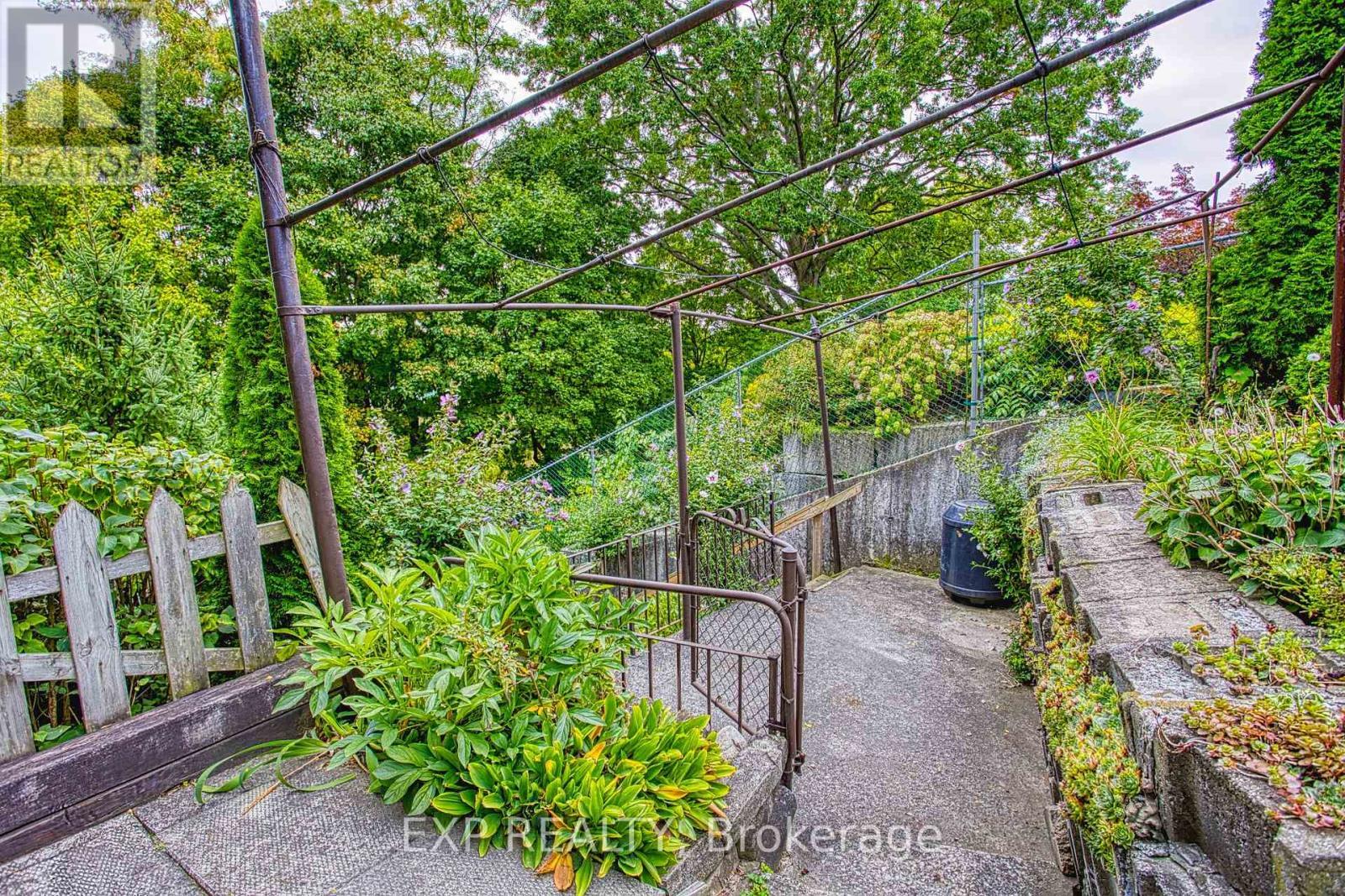 633 Rosseau Road, Hamilton, ON - Outdoor