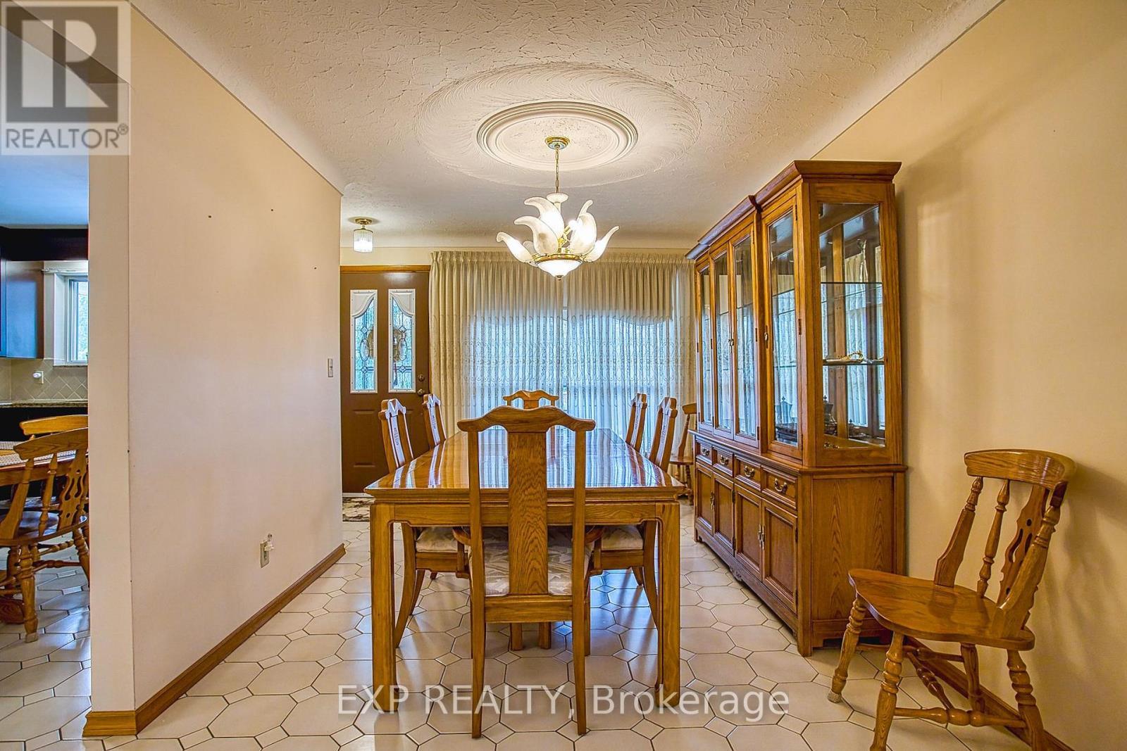 633 Rosseau Road, Hamilton, ON - Indoor Photo Showing Dining Room