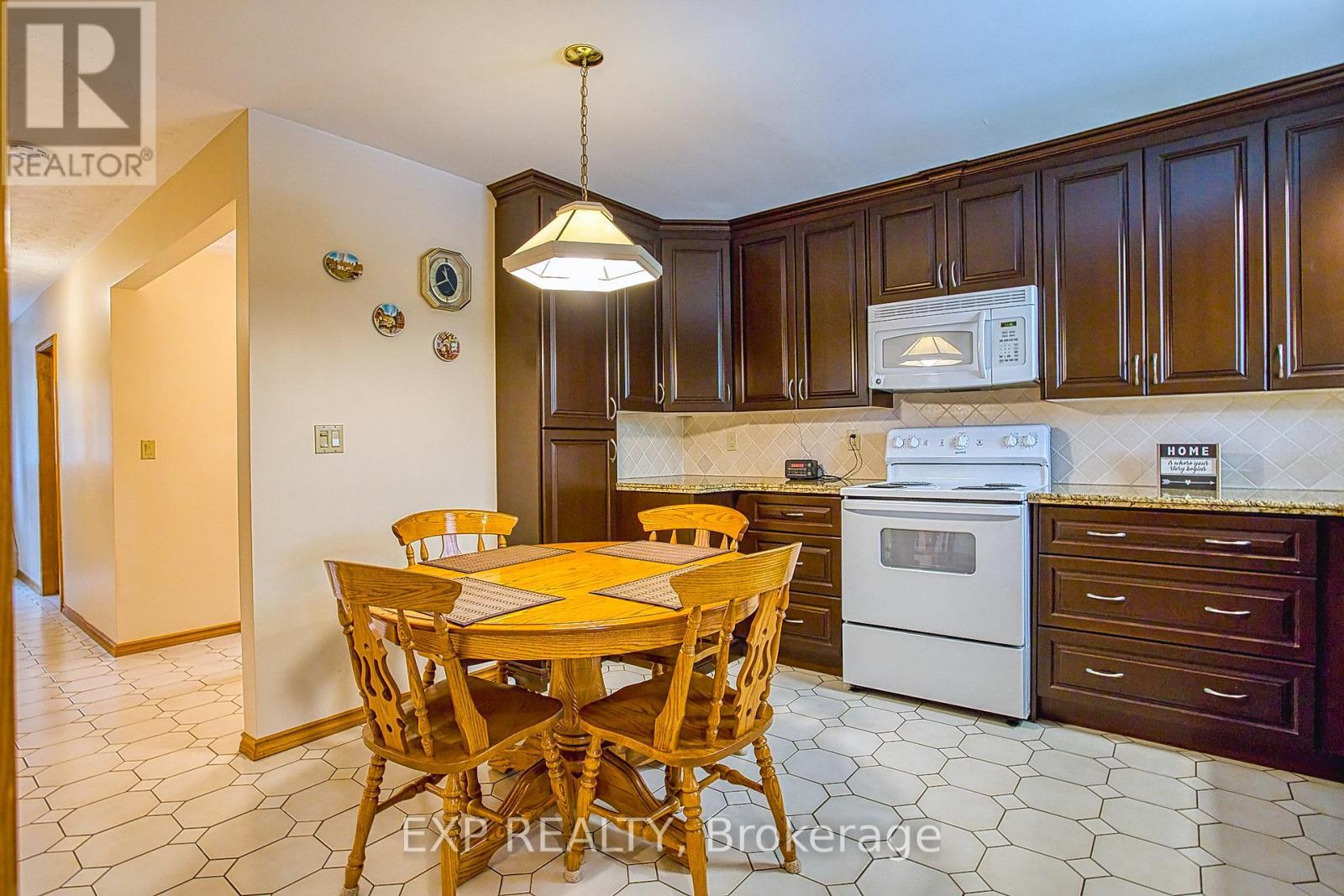 633 Rosseau Road, Hamilton, ON - Indoor