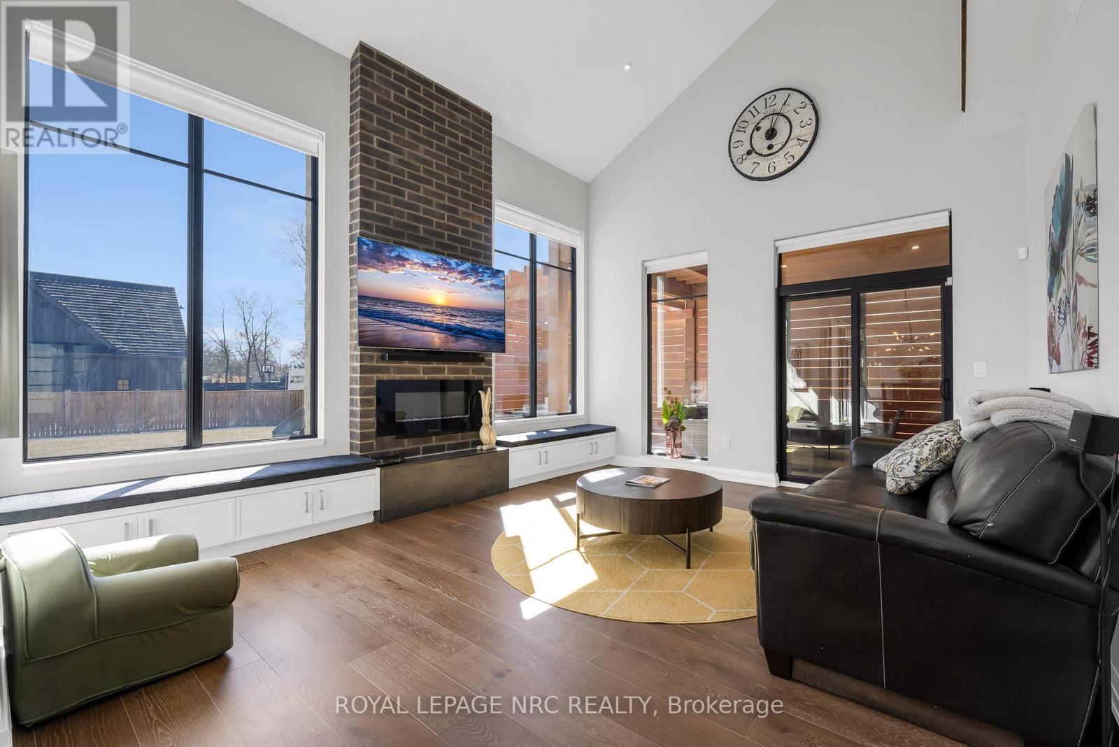 8 Hilda Street, Welland (N. Welland), ON - Indoor Photo Showing Living Room With Fireplace