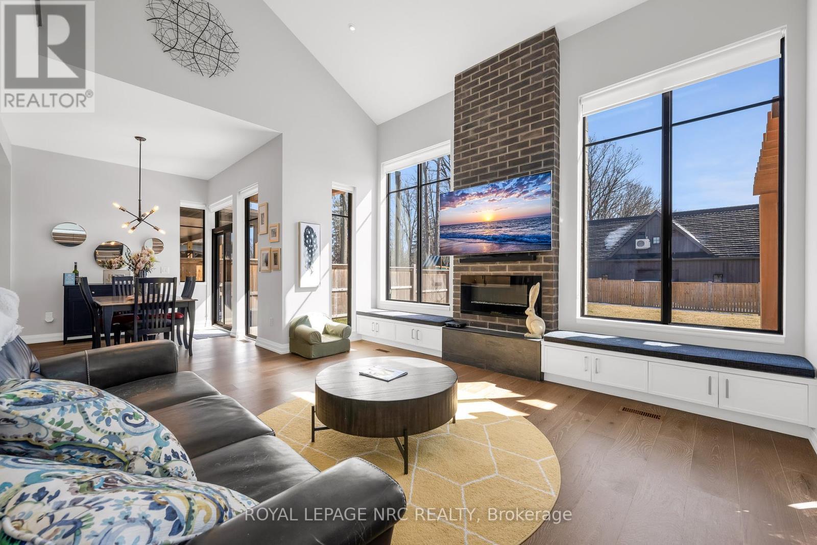 8 Hilda Street, Welland (N. Welland), ON - Indoor Photo Showing Living Room