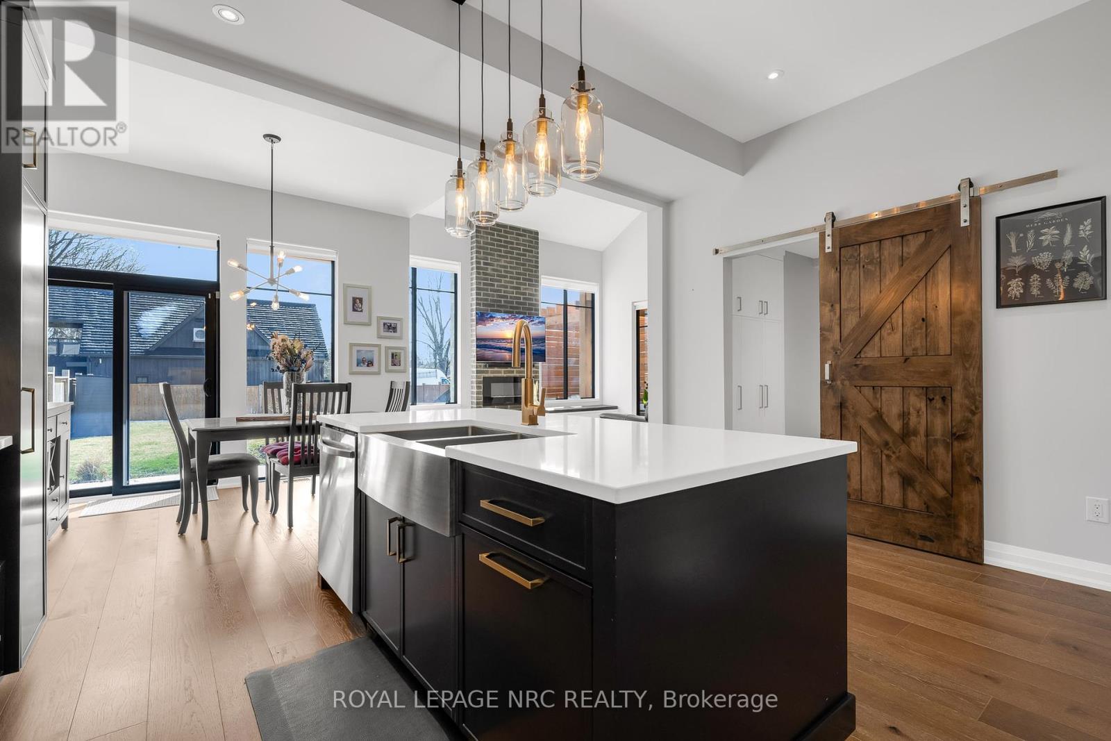 8 Hilda Street, Welland (N. Welland), ON - Indoor Photo Showing Kitchen With Upgraded Kitchen