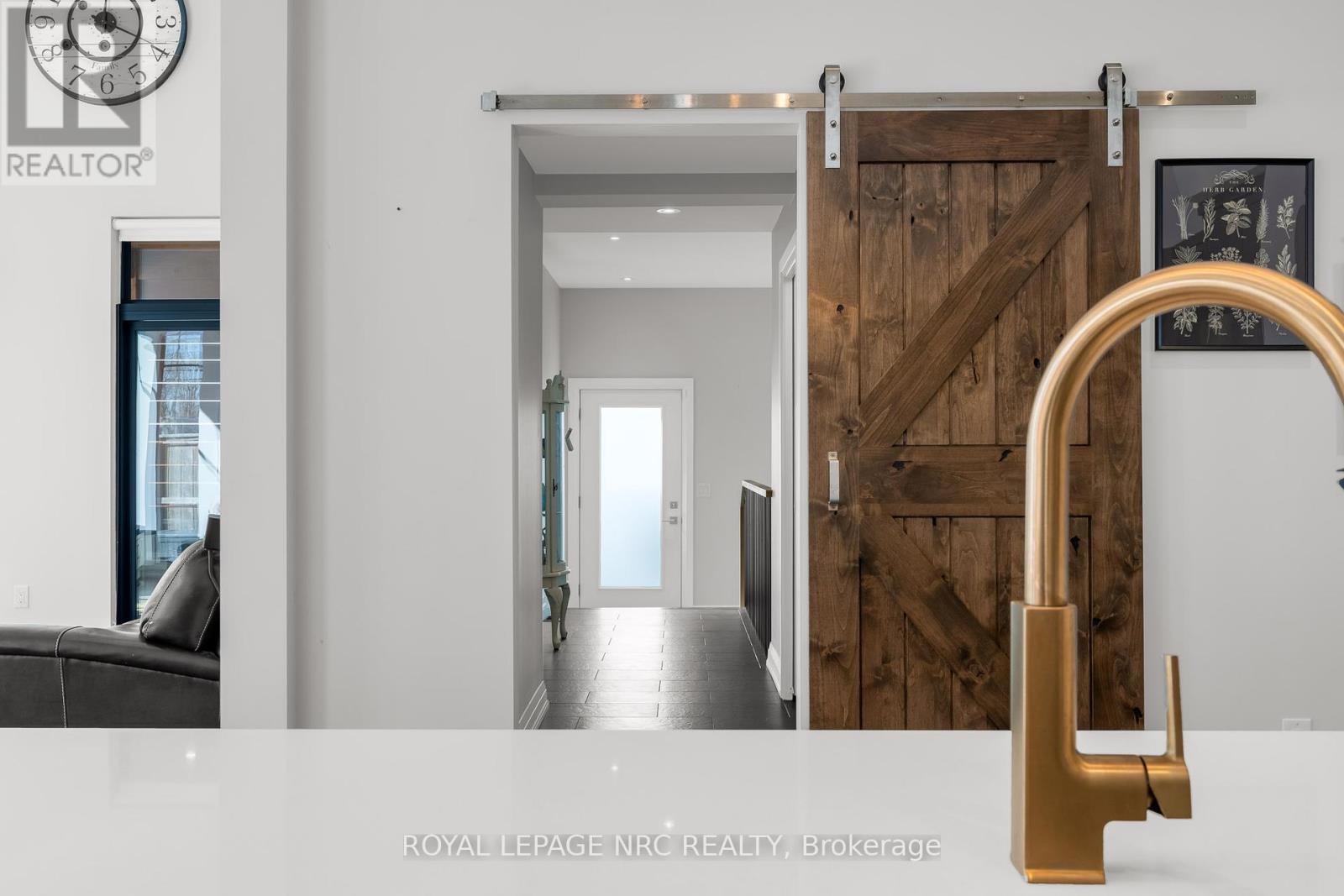 8 Hilda Street, Welland (N. Welland), ON -