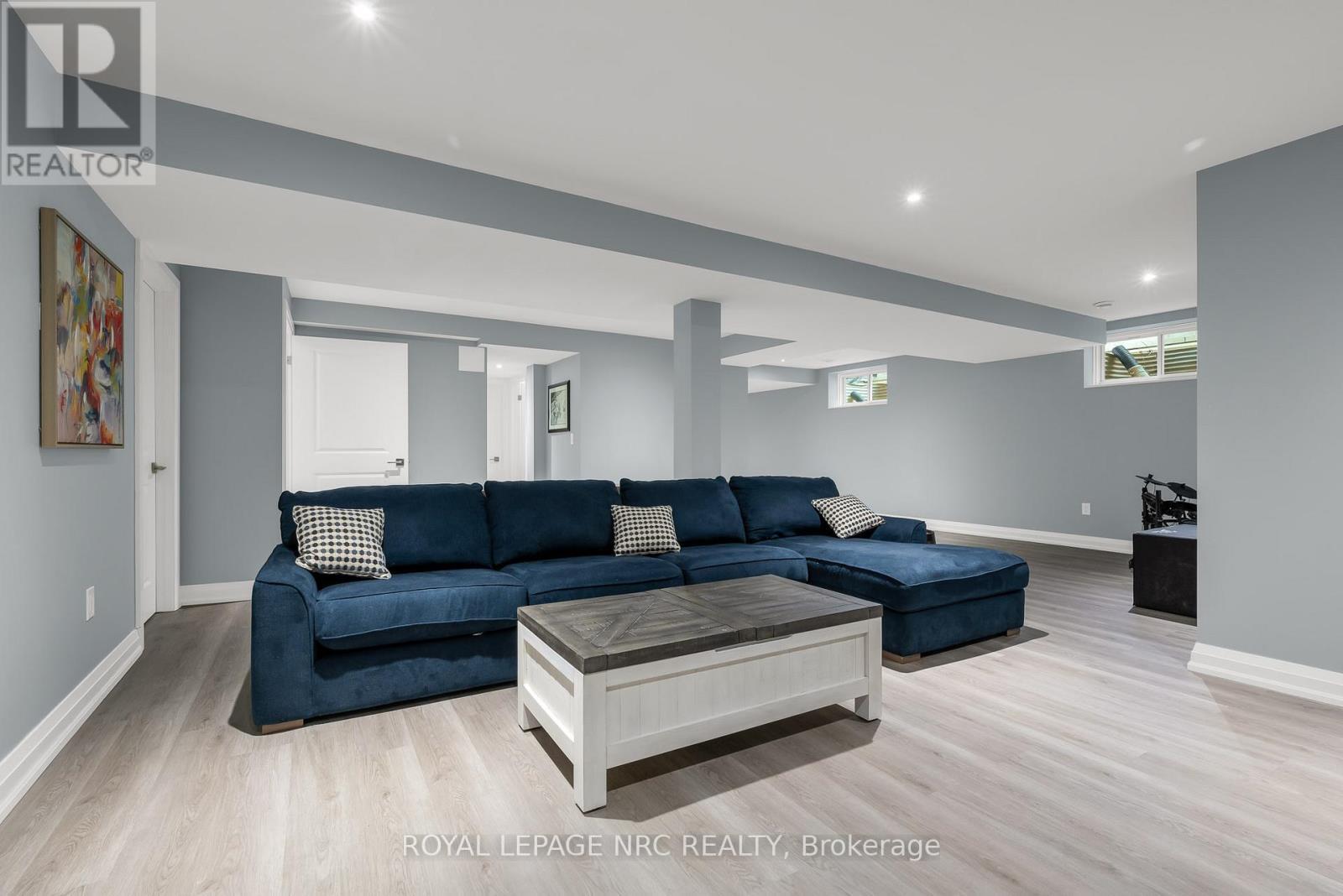 8 Hilda Street, Welland (N. Welland), ON - Indoor Photo Showing Living Room