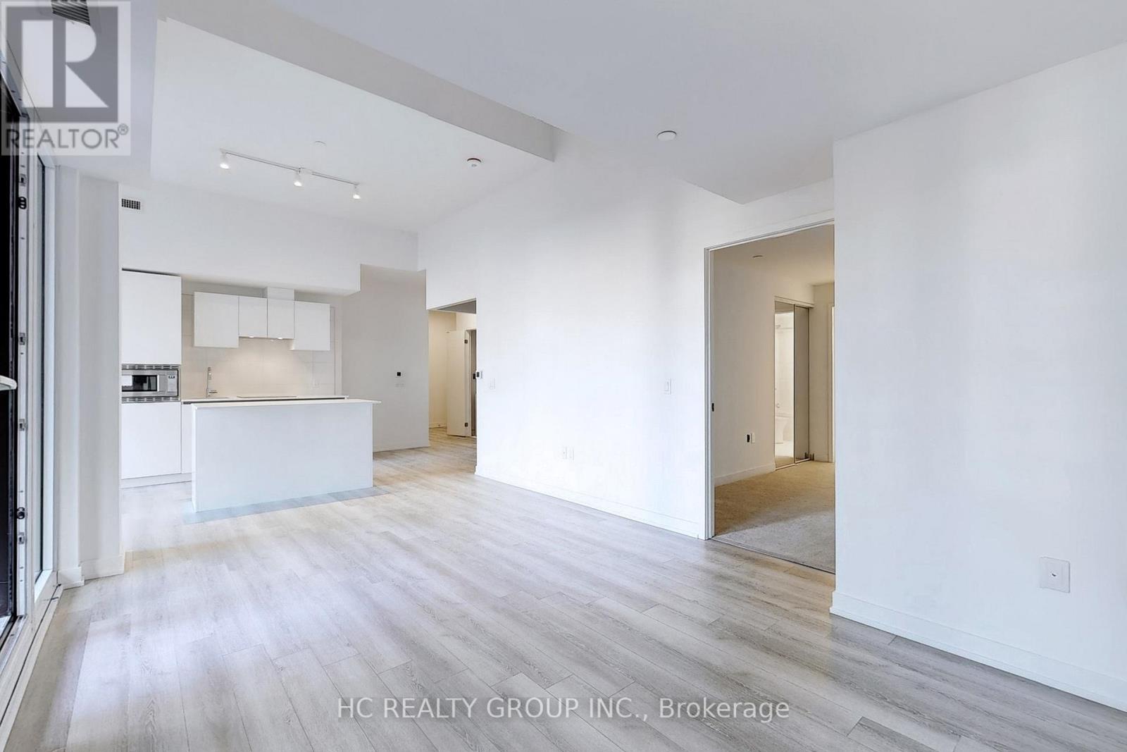 608 - 238 Simcoe Street W, Toronto, ON - Indoor Photo Showing Kitchen