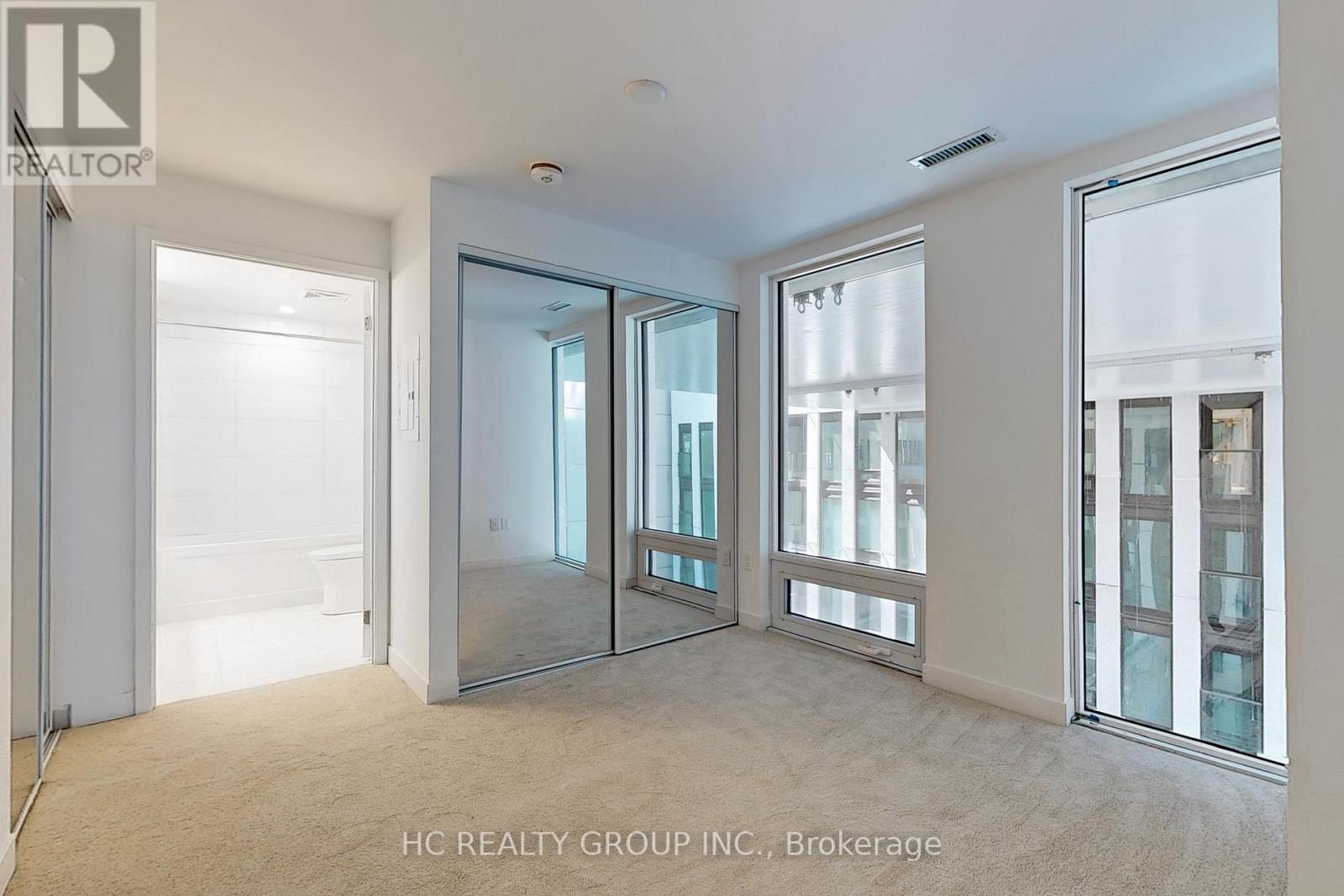 608 - 238 Simcoe Street W, Toronto, ON - Indoor Photo Showing Other Room