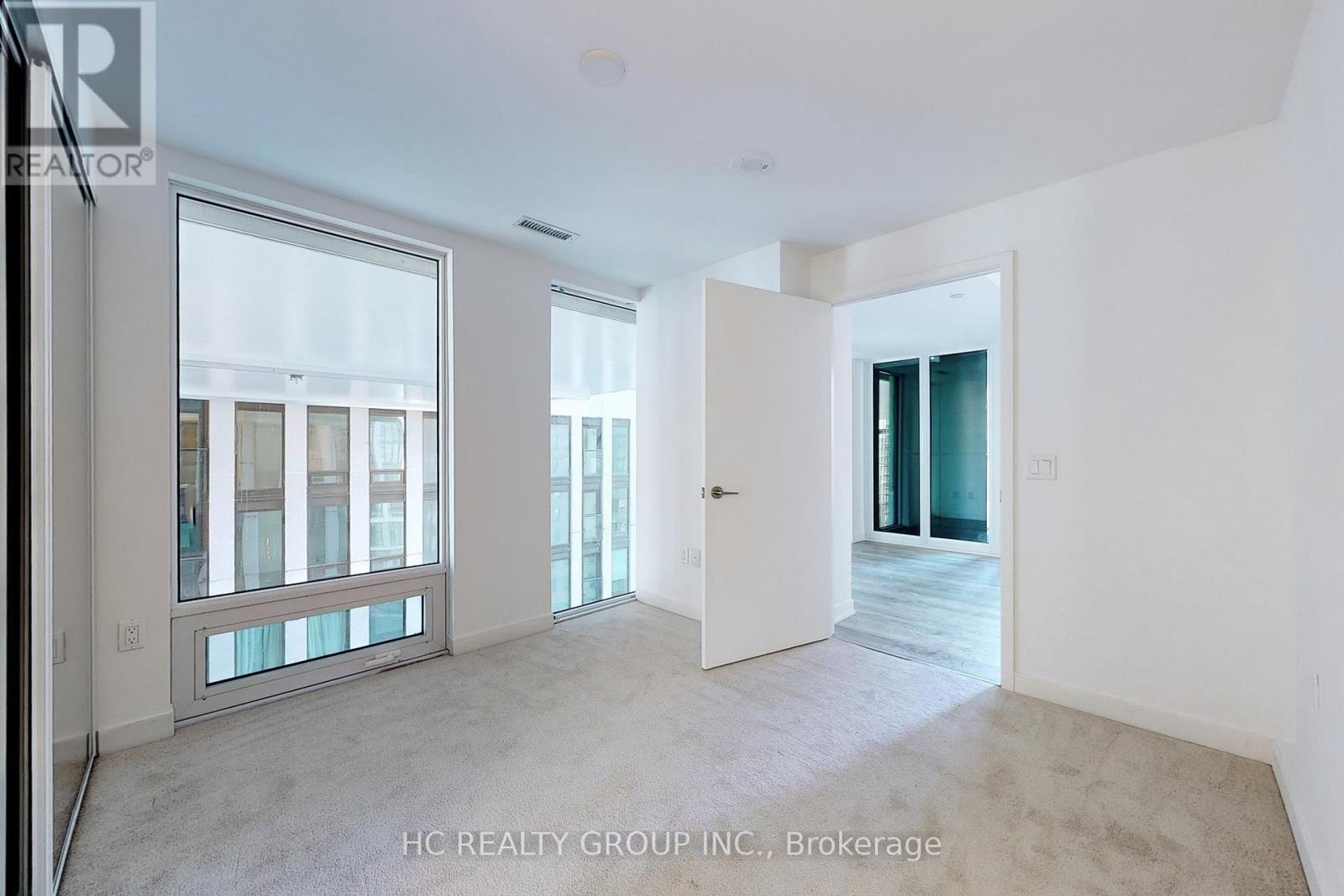 608 - 238 Simcoe Street W, Toronto, ON - Indoor Photo Showing Other Room