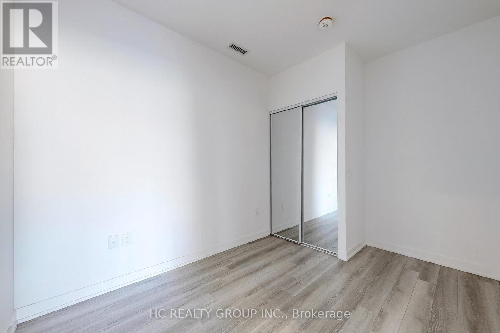 608 - 238 Simcoe Street W, Toronto, ON - Indoor Photo Showing Other Room
