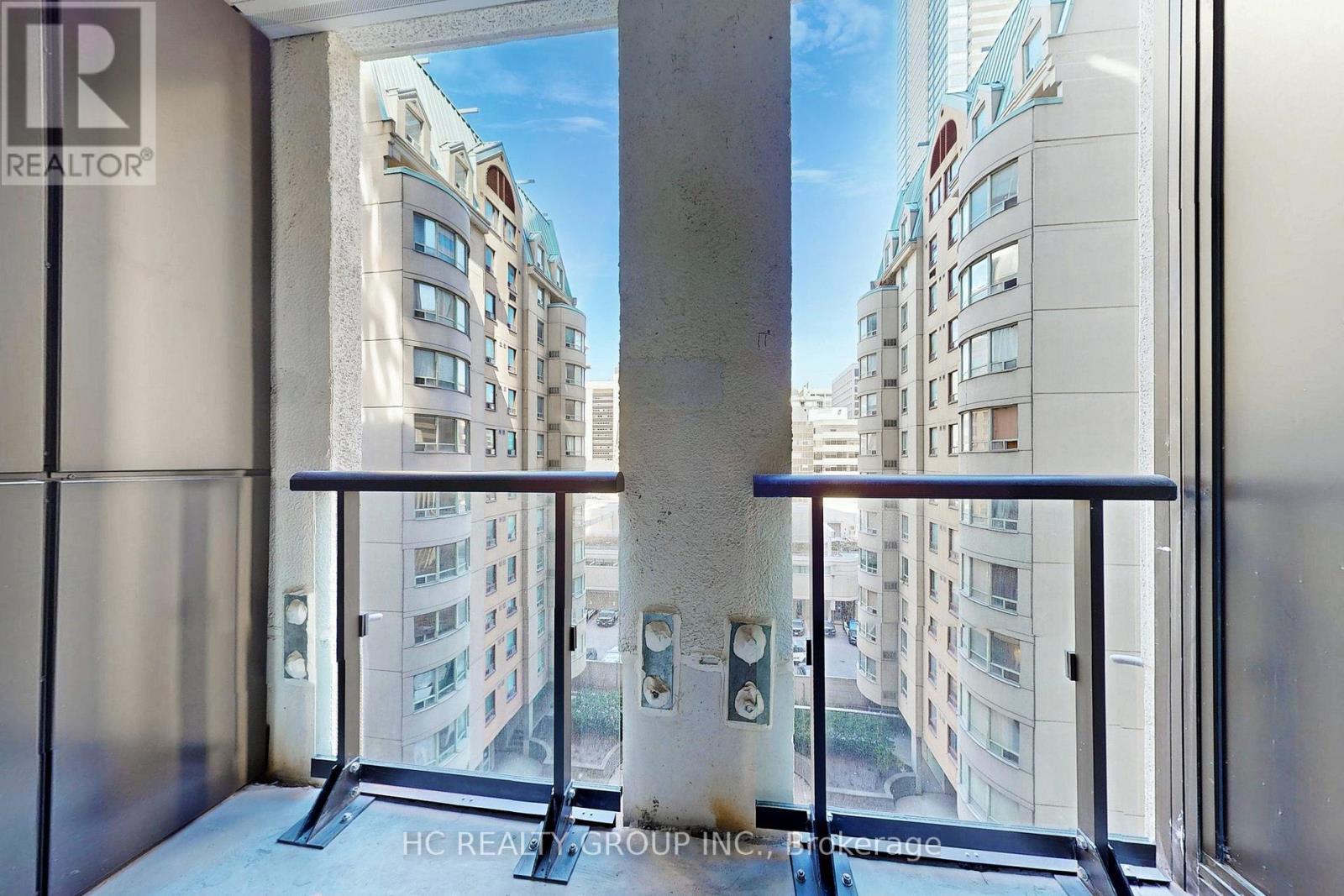 608 - 238 Simcoe Street W, Toronto, ON - Outdoor