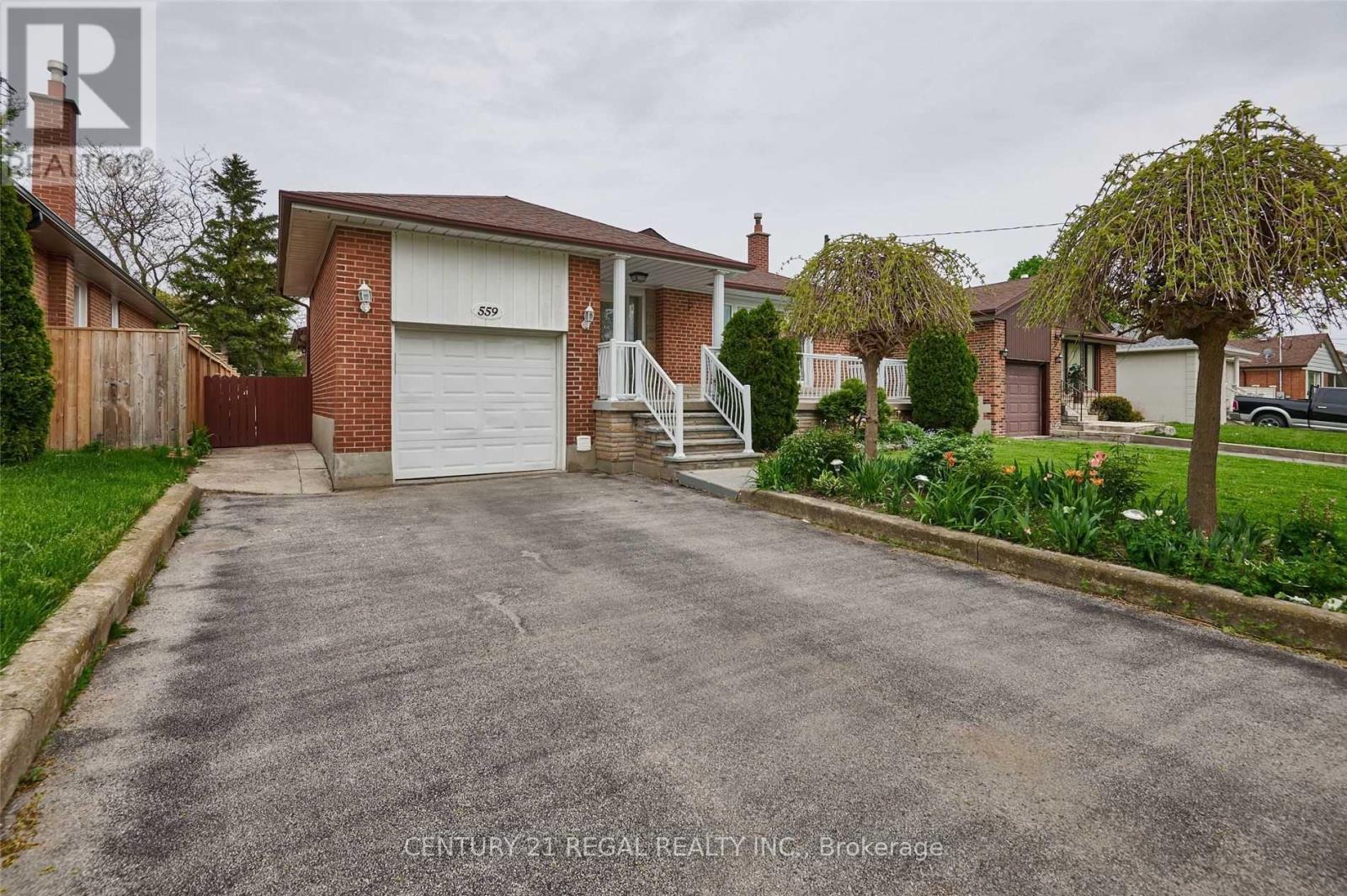 Bsmt - 559 Mccowan Road, Toronto, ON - Outdoor