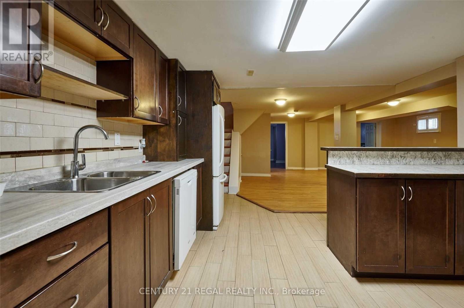Bsmt - 559 Mccowan Road, Toronto, ON - Indoor Photo Showing Kitchen With Double Sink