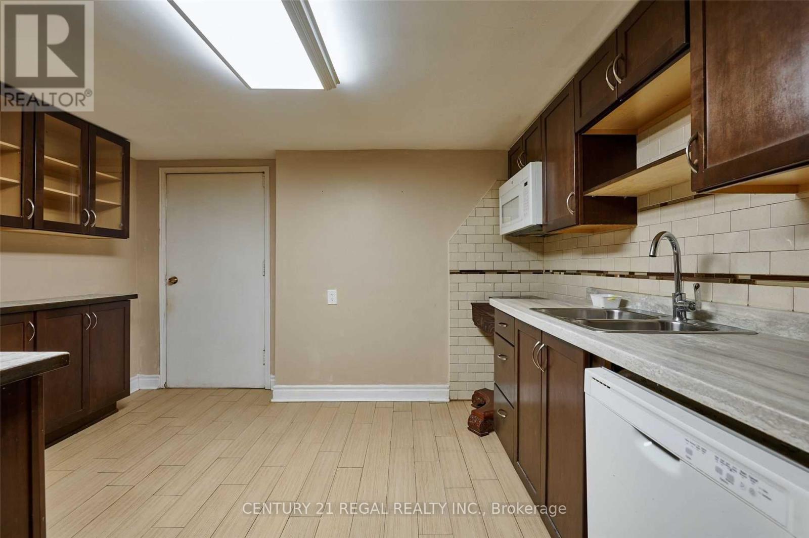 Bsmt - 559 Mccowan Road, Toronto, ON - Indoor Photo Showing Kitchen With Double Sink