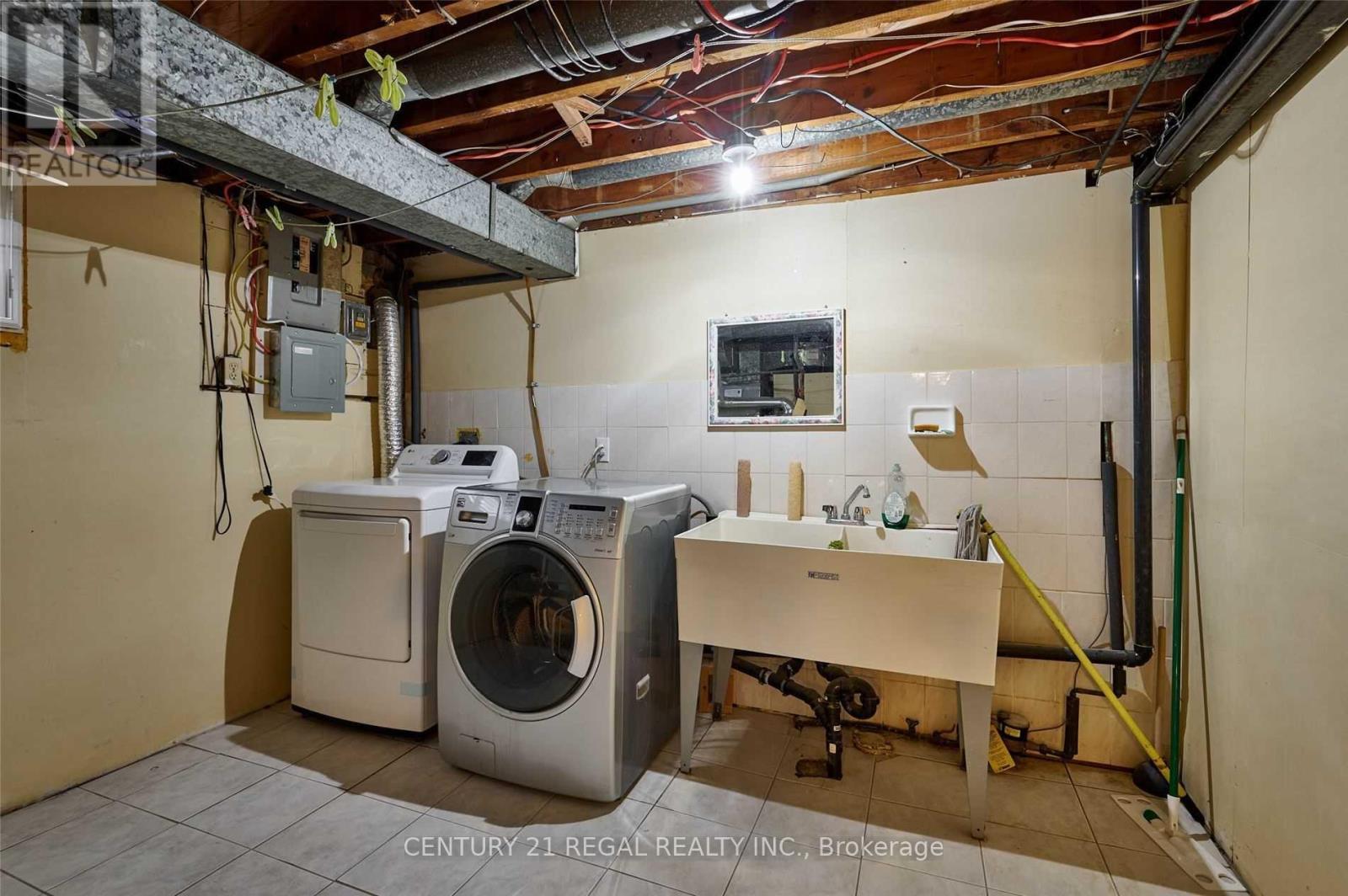 Bsmt - 559 Mccowan Road, Toronto, ON - Indoor Photo Showing Laundry Room