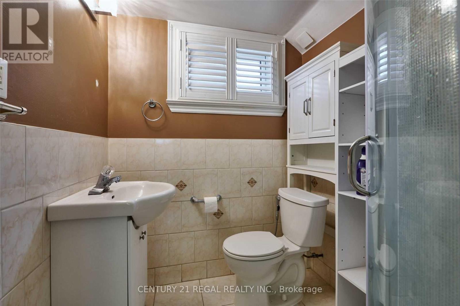 Bsmt - 559 Mccowan Road, Toronto, ON - Indoor Photo Showing Bathroom