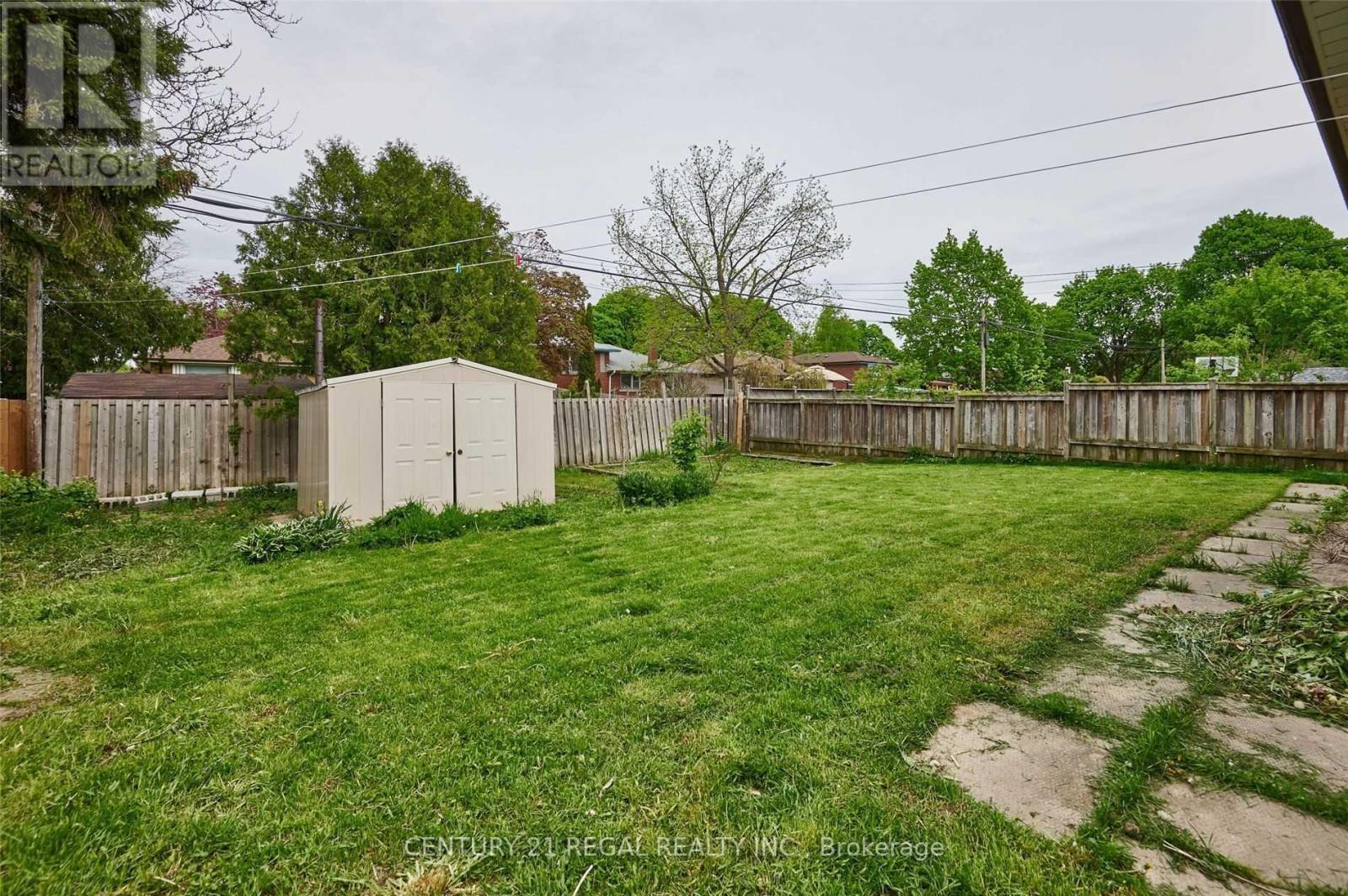 Bsmt - 559 Mccowan Road, Toronto, ON - Outdoor With Backyard