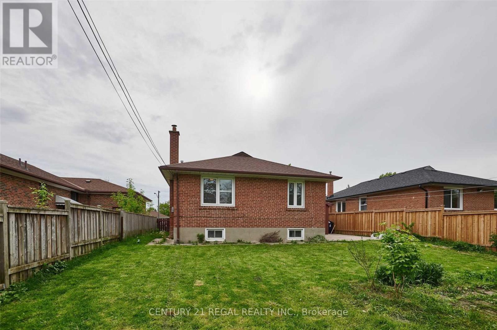 Bsmt - 559 Mccowan Road, Toronto, ON - Outdoor With Exterior