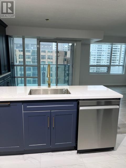 1202 - 208 Enfield Place, Mississauga, ON - Indoor Photo Showing Kitchen