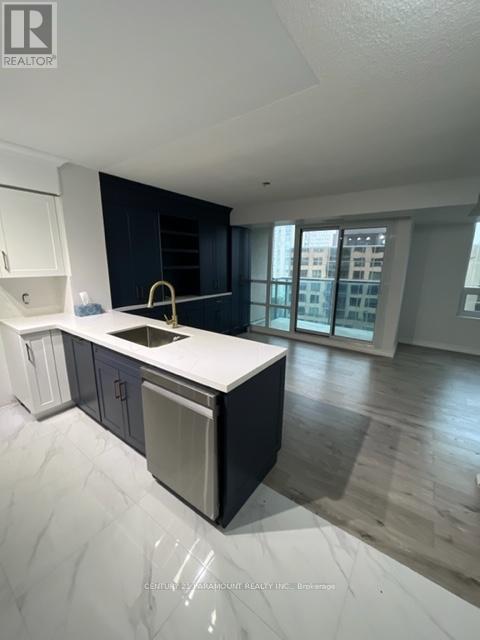 1202 - 208 Enfield Place, Mississauga, ON - Indoor Photo Showing Kitchen With Upgraded Kitchen