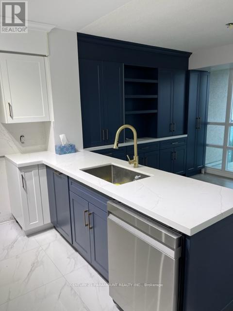 1202 - 208 Enfield Place, Mississauga, ON - Indoor Photo Showing Kitchen