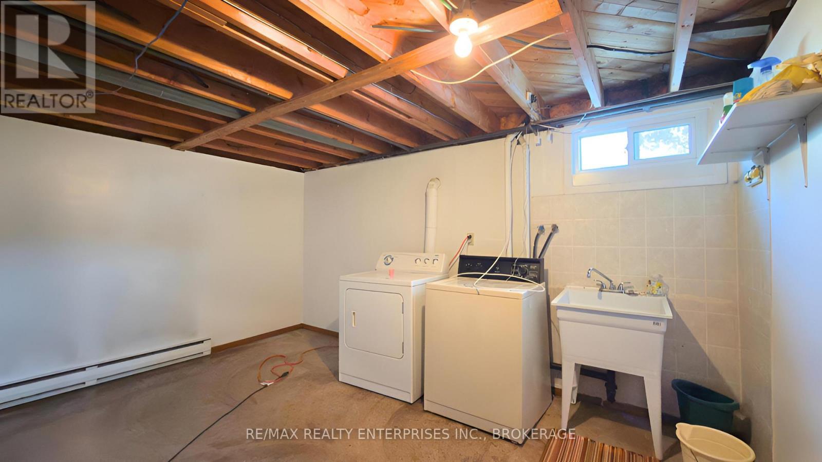 987 Steele Street, Port Colborne (Main Street), ON - Indoor Photo Showing Laundry Room