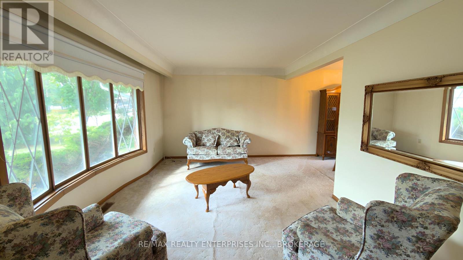 987 Steele Street, Port Colborne (Main Street), ON - Indoor Photo Showing Living Room