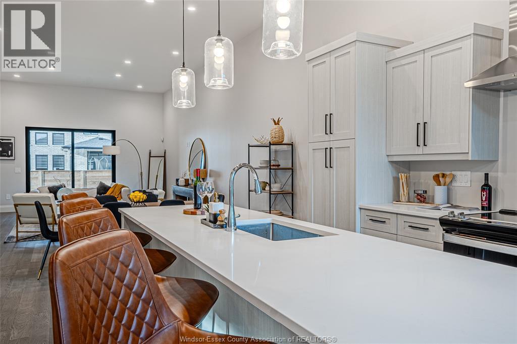 592 Lily Mac Boulevard, Windsor, ON - Indoor Photo Showing Kitchen