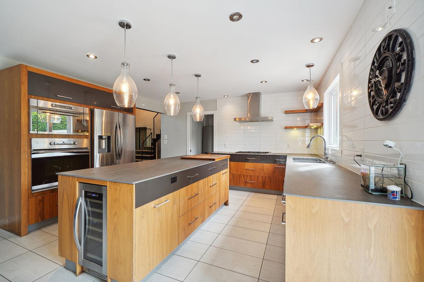 Kitchen - 165 32E Avenue, Terrebonne (Terrebonne), QC - Indoor Photo Showing Kitchen With Double Sink With Upgraded Kitchen