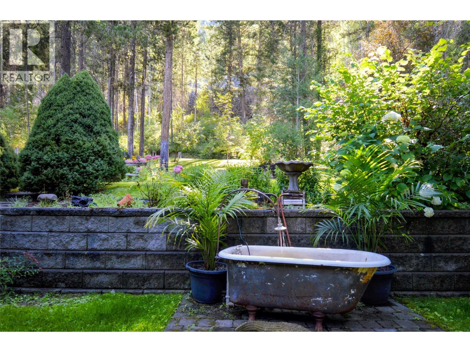 610 Strathmore Avenue, Greenwood, BC - Outdoor