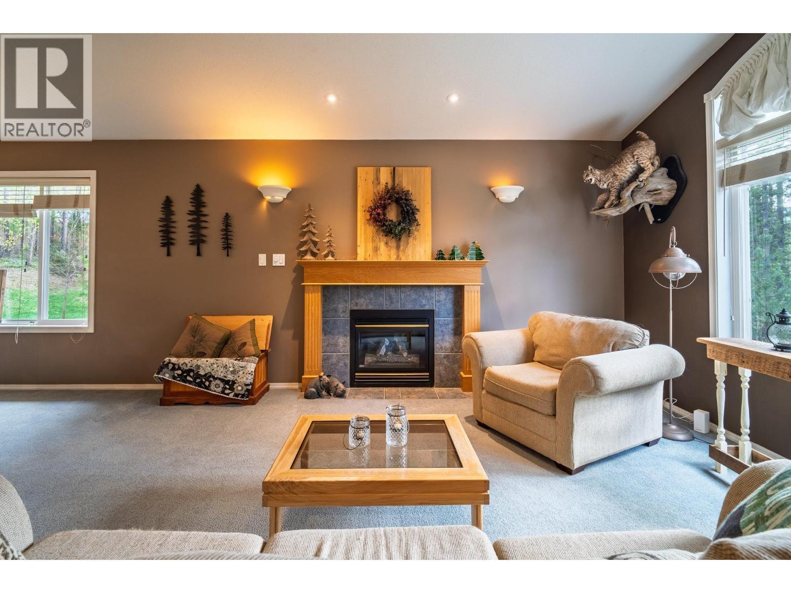 610 Strathmore Avenue, Greenwood, BC - Indoor Photo Showing Living Room With Fireplace