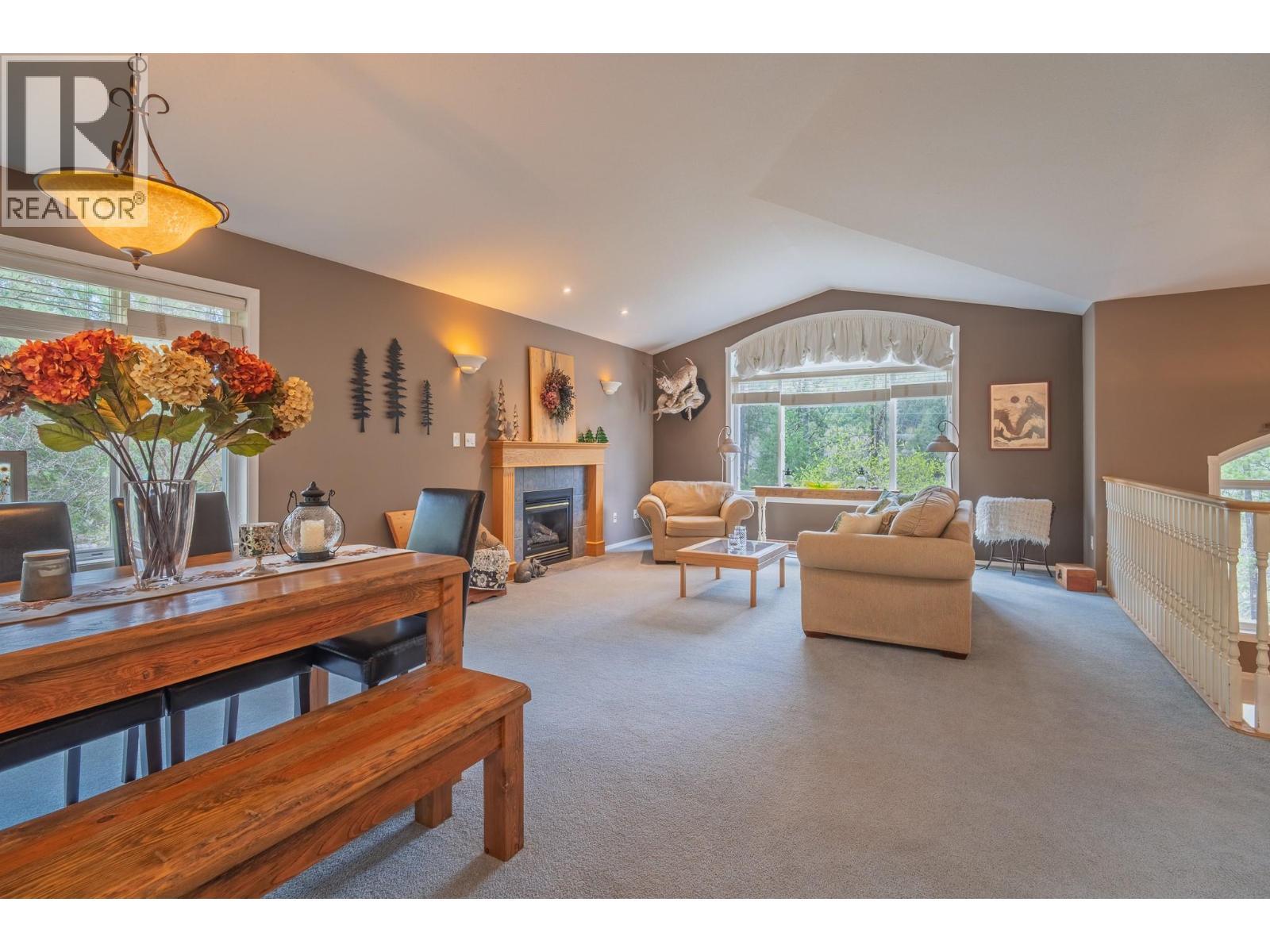 610 Strathmore Avenue, Greenwood, BC - Indoor Photo Showing Living Room With Fireplace