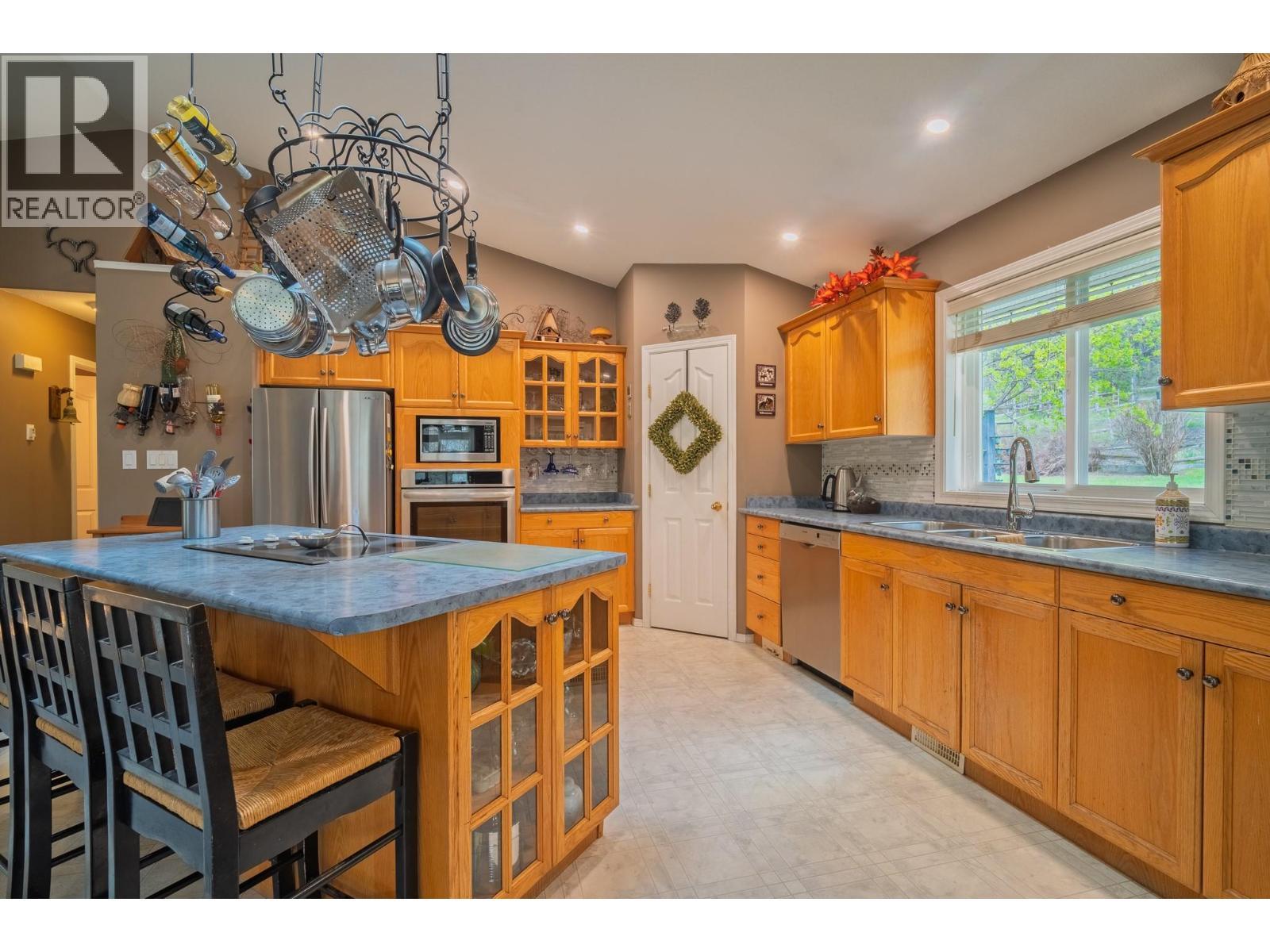 610 Strathmore Avenue, Greenwood, BC - Indoor Photo Showing Kitchen