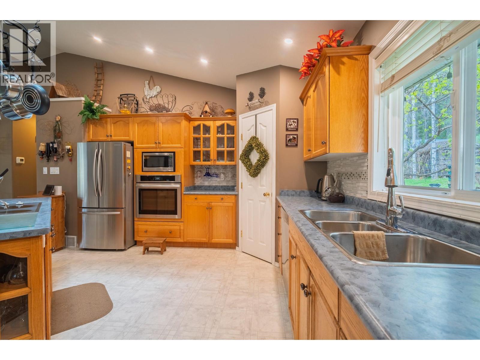 610 Strathmore Avenue, Greenwood, BC - Indoor Photo Showing Kitchen With Double Sink