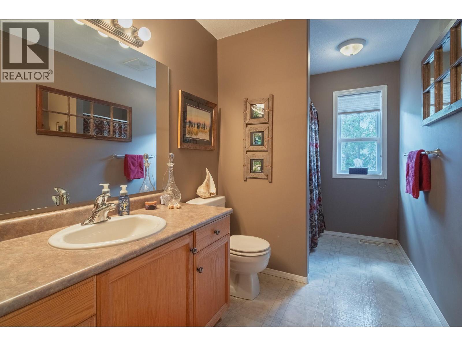 610 Strathmore Avenue, Greenwood, BC - Indoor Photo Showing Bathroom