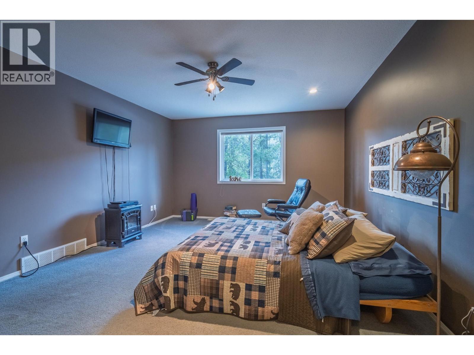 610 Strathmore Avenue, Greenwood, BC - Indoor Photo Showing Bedroom