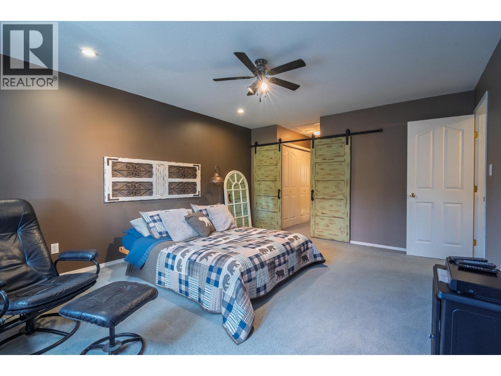 610 Strathmore Avenue, Greenwood, BC - Indoor Photo Showing Bedroom