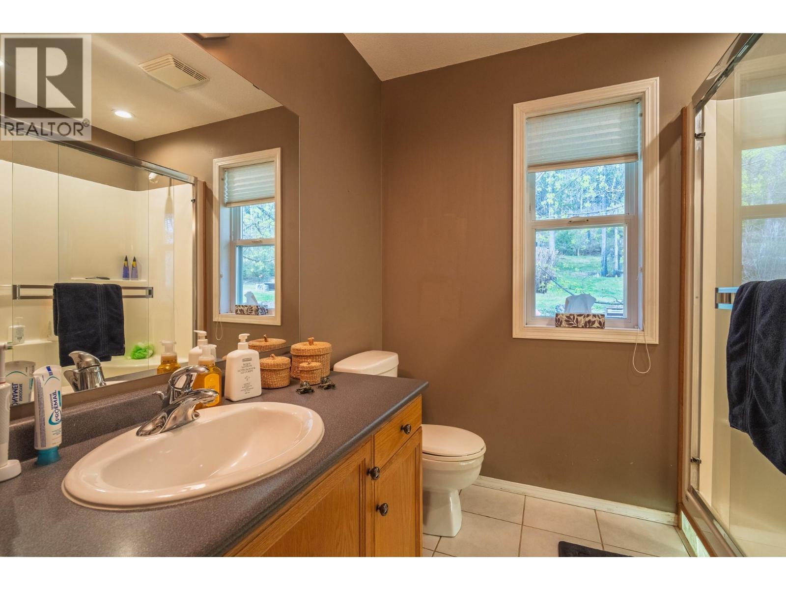 610 Strathmore Avenue, Greenwood, BC - Indoor Photo Showing Bathroom