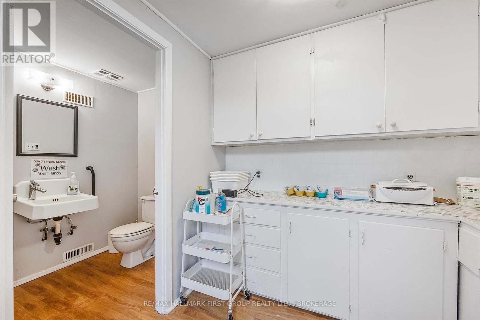 19/21 Dundas Street W, Greater Napanee (Greater Napanee), ON