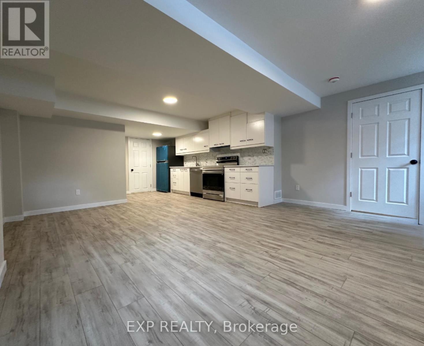 B - 58 Moore Place S, Barrie, ON - Indoor